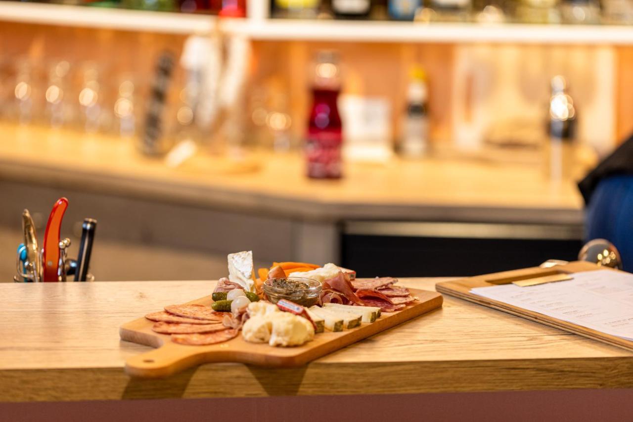 The Originals Boutique Hotel Restaurant Saint James, Montaigu-Vendee Exterior foto